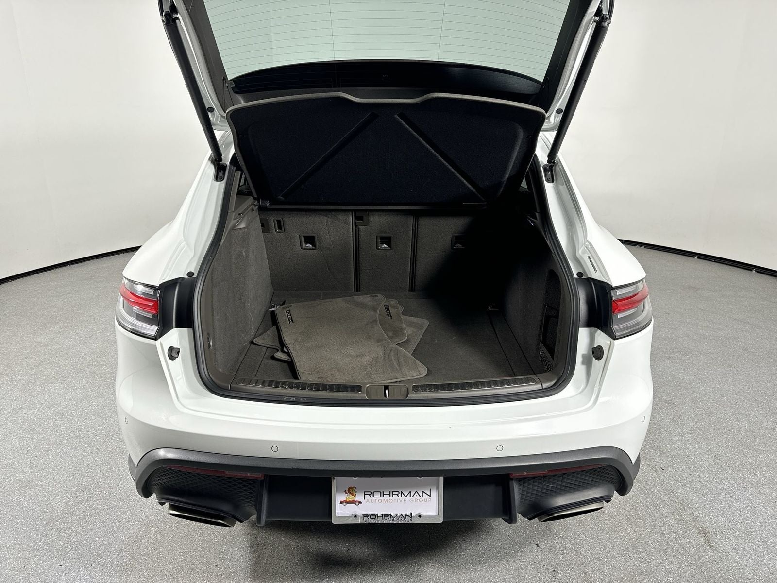 2023 Porsche Macan Base