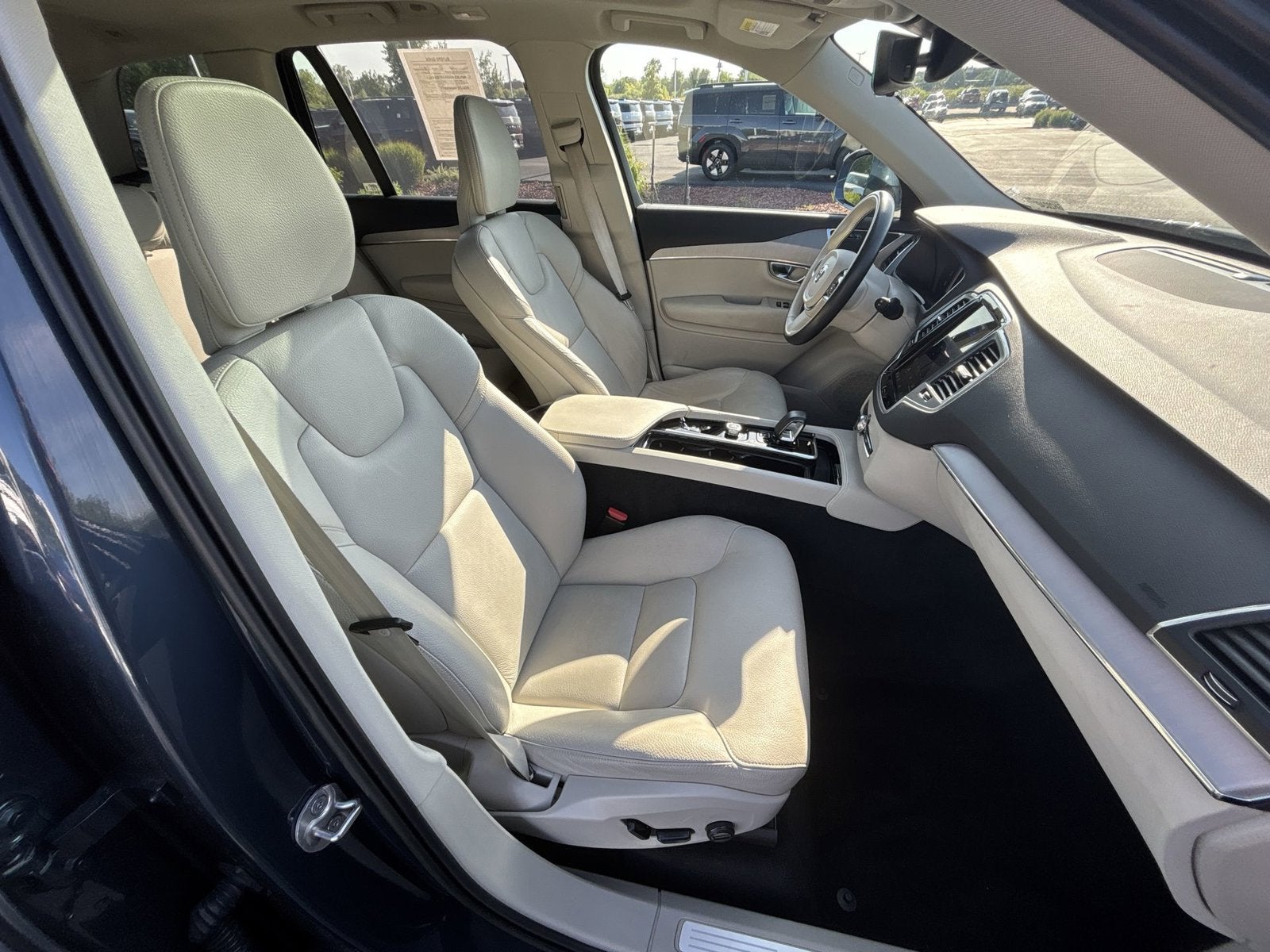 2023 Volvo XC90 B5 Core