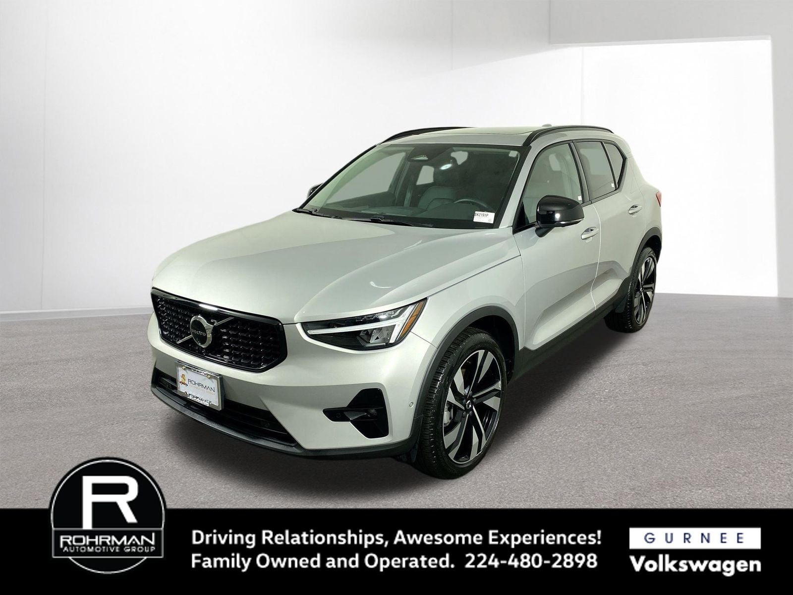 2025 Volvo XC40 B5 Plus Dark Theme