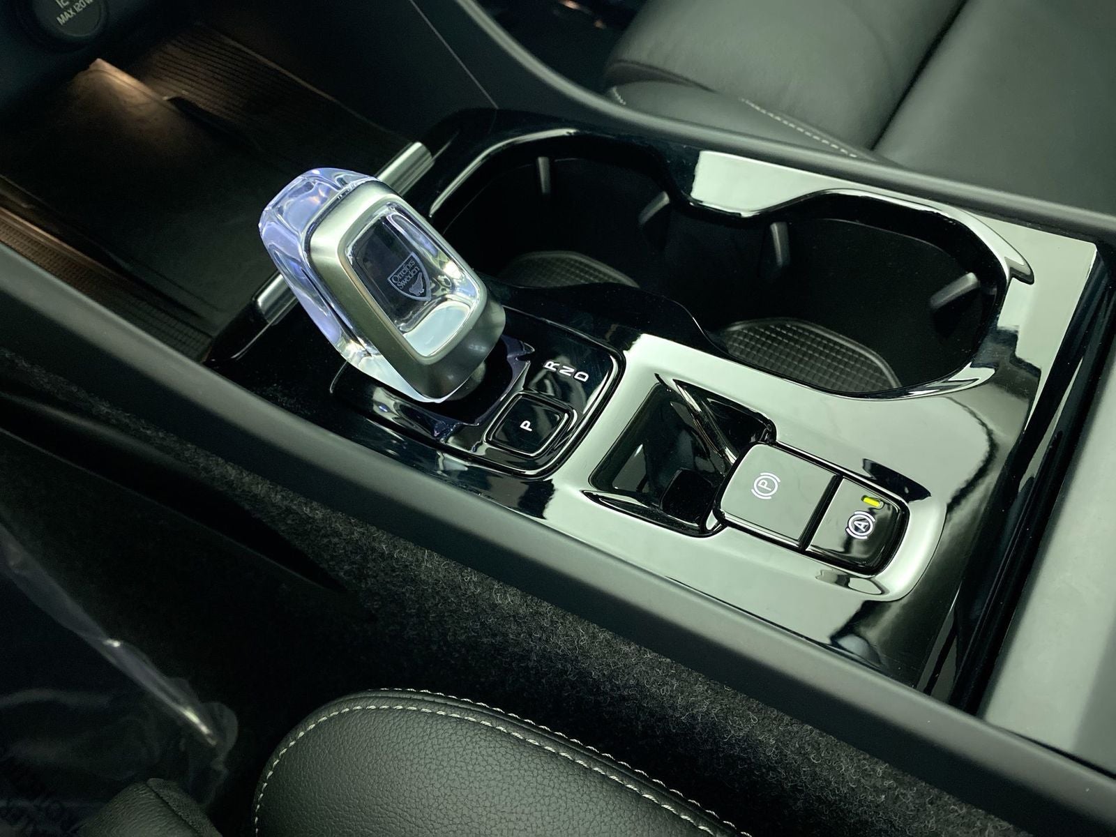 2025 Volvo XC40 B5 Plus Dark Theme