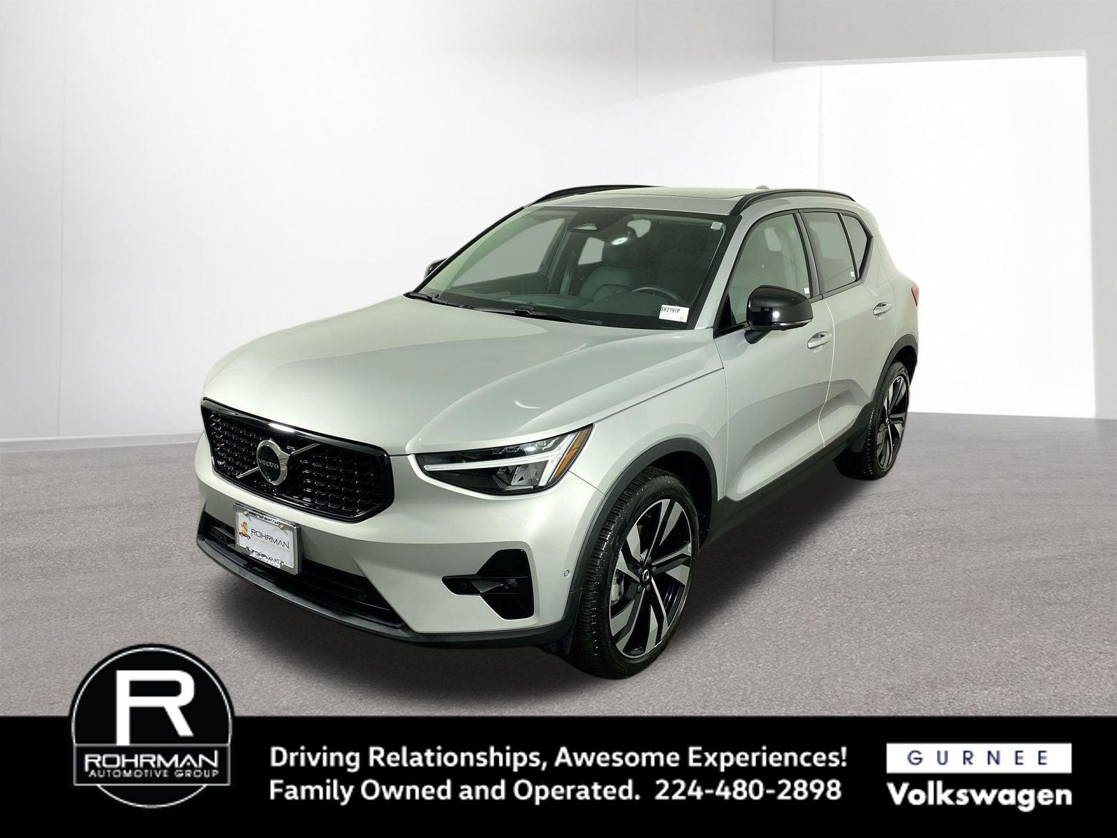 2025 Volvo XC40 B5 Plus Dark Theme