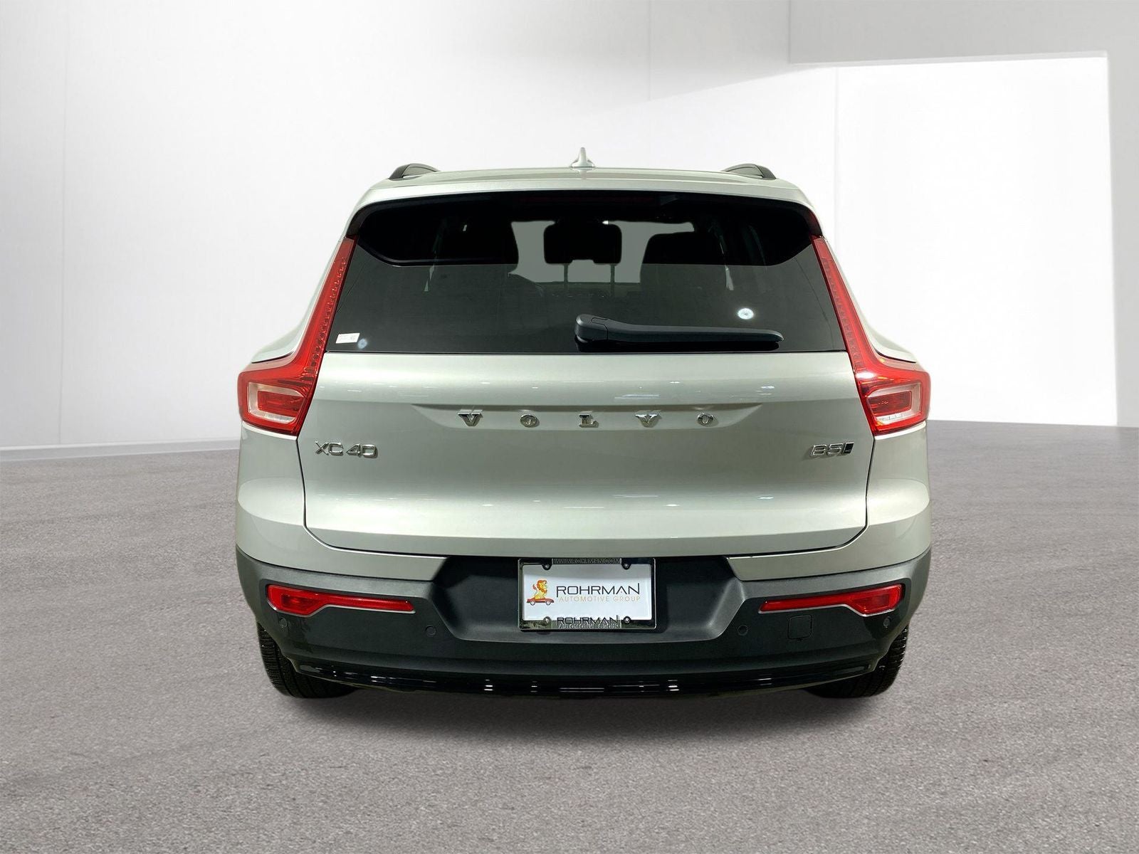 2025 Volvo XC40 B5 Plus Dark Theme