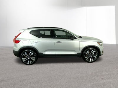 2025 Volvo XC40 B5 Plus Dark Theme